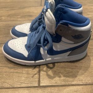 Kids size 3Y mid top Air Jordan 1
